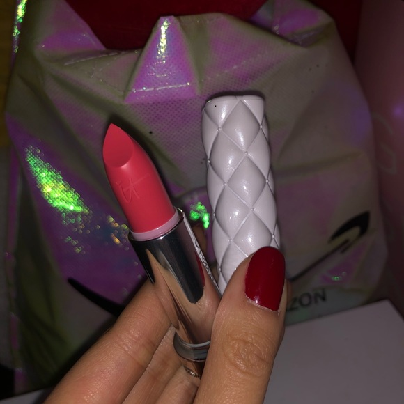 IT Cosmetics Lipstick (NEW) - Picture 1 of 3